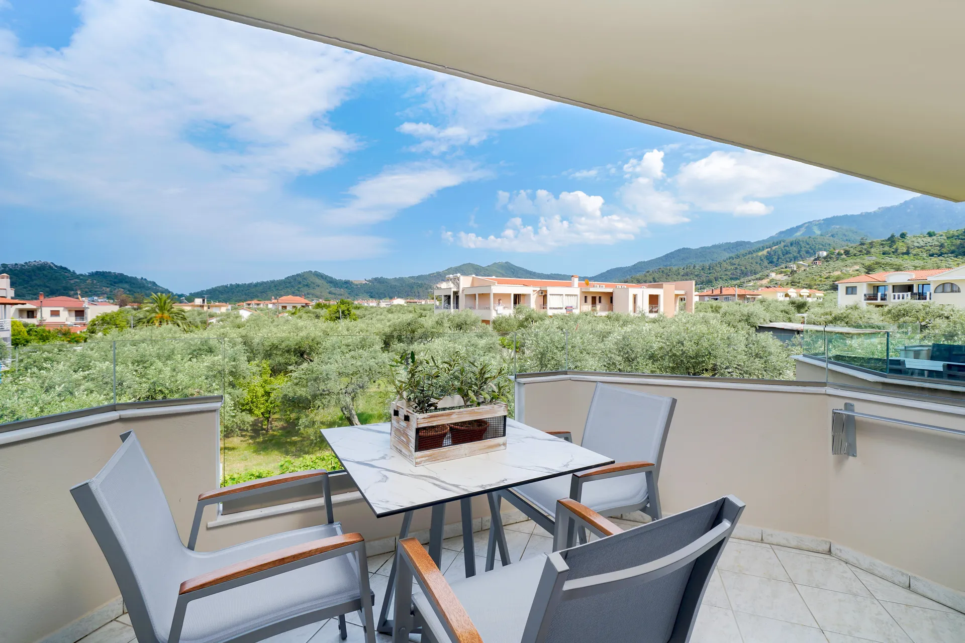 Tiara Holidays - IlioMagic luxury studios - Superior Suites 2+2 balcony